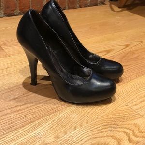 Cathy Jean Black Pumps